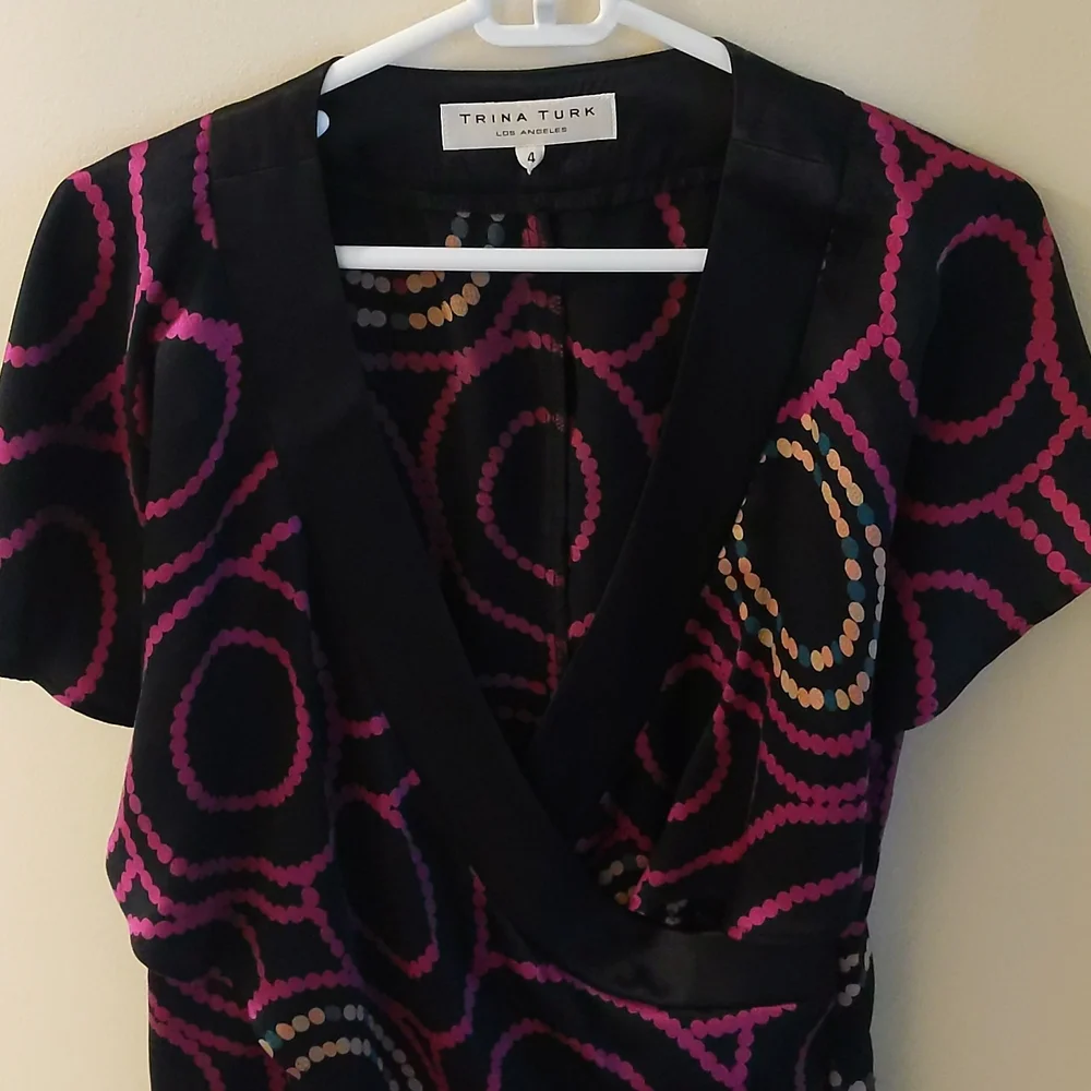 NWOT Trina Turk 100% Silk Gorgeous Top - Picture 7 of 7